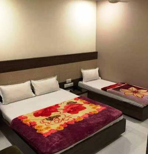 Hotel Crystal, Vadodara 5
